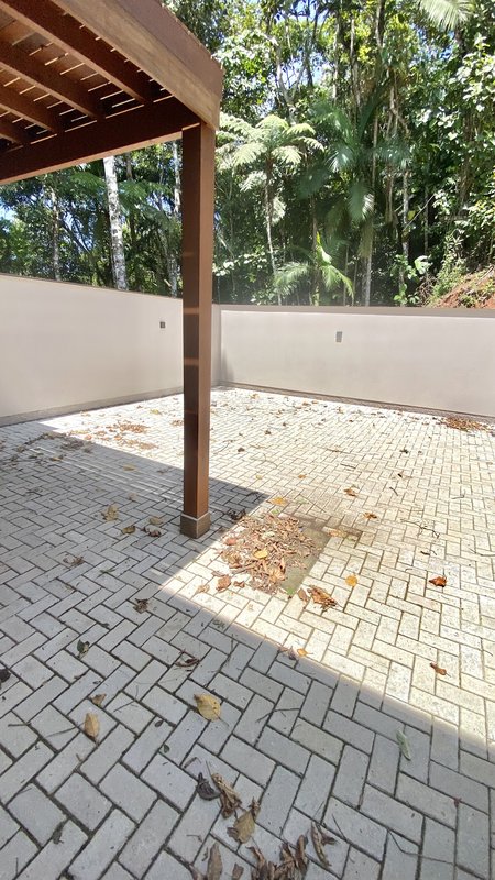 CASA DE ALTO PADRÃO COM 1 SUÍTE, 2 DEMI SUÍTES, E MAIS DOIS DORMITÓRIOS NA PRIMEIRO DE MAI - Brusque - 