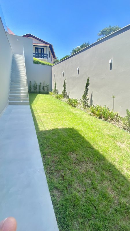CASA DE ALTO PADRÃO COM 3 SUÍTES NO JARDIM MALUCHE - Brusque - 