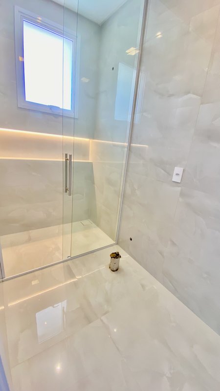 CASA DE ALTO PADRÃO COM 3 SUÍTES NO JARDIM MALUCHE - Brusque - 