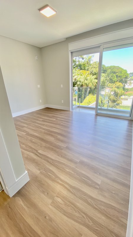 CASA DE ALTO PADRÃO COM 3 SUÍTES NO JARDIM MALUCHE - Brusque - 