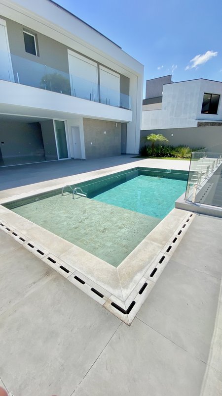 CASA DE ALTO PADRÃO COM 3 SUÍTES NO JARDIM MALUCHE - Brusque - 