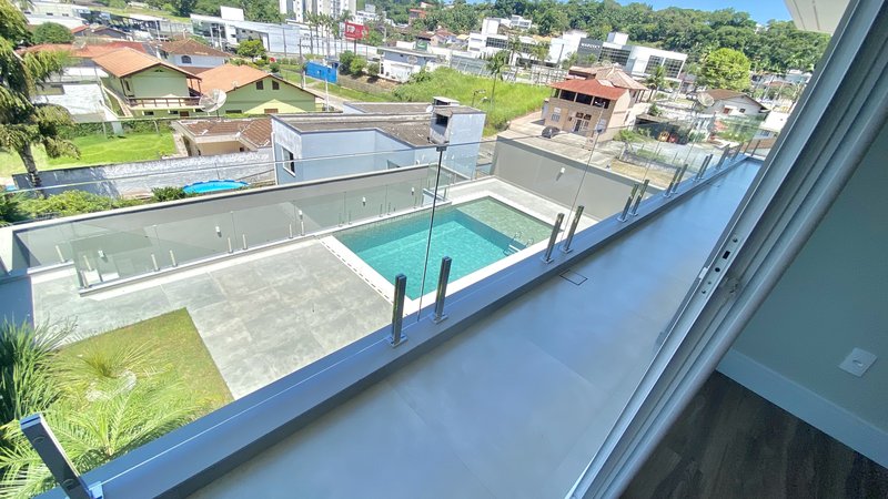 CASA DE ALTO PADRÃO COM 3 SUÍTES NO JARDIM MALUCHE - Brusque - 