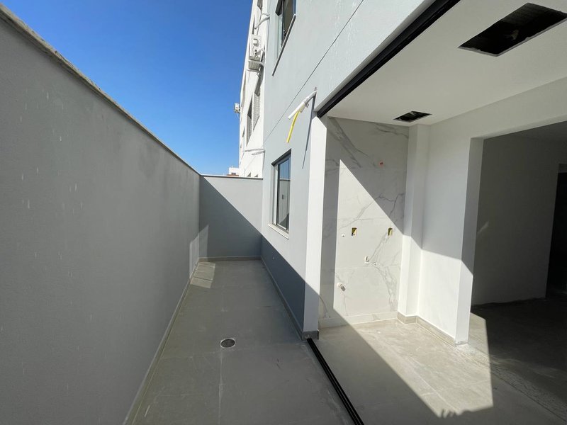 Apartamento térreo com 2 quartos, Bairro Santa Regina - Camboriú-SC Rua Londres Camboriú - 
