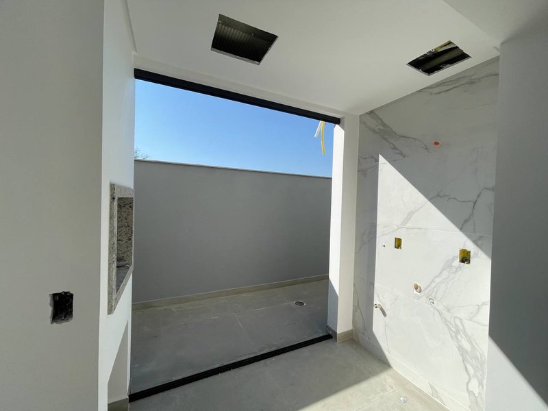 Apartamento térreo com 2 quartos, Bairro Santa Regina - Camboriú-SC Rua Londres Camboriú - 