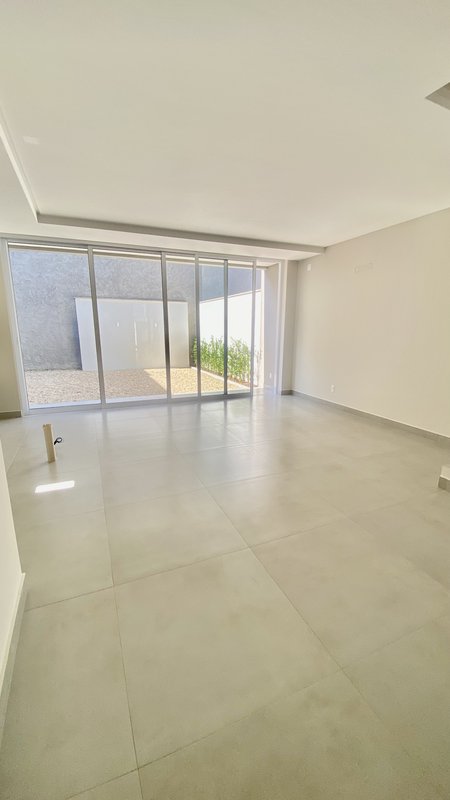 SOBRADO DE ALTO PADRÃO COM 3 SUÍTES NO  BRUSCHAL - Brusque - 