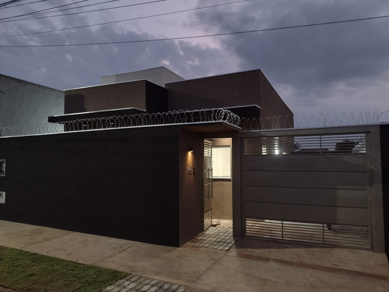 Casa t&eacute;rrea - 2 quartos sendo 1 suite Rua Guenka Kosuke Campo Grande - 