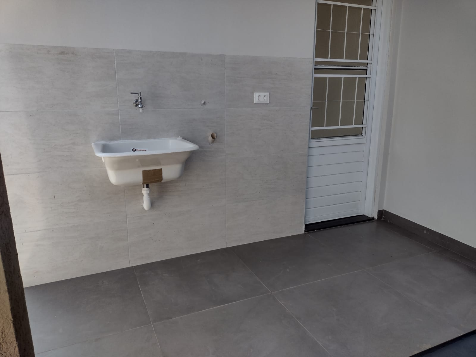 Casa t&eacute;rrea - 2 quartos sendo 1 suite Rua Guenka Kosuke Campo Grande - 