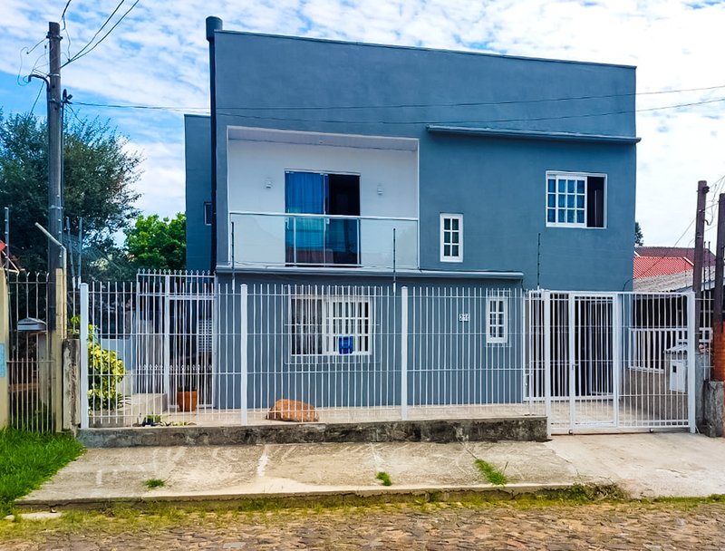 Casa com 4 dormitórios e edícula próximo a Av Baltazar De Oliveira Garcia Rua Professor Álvaro Barcellos Ferreira  Porto Alegre - 
