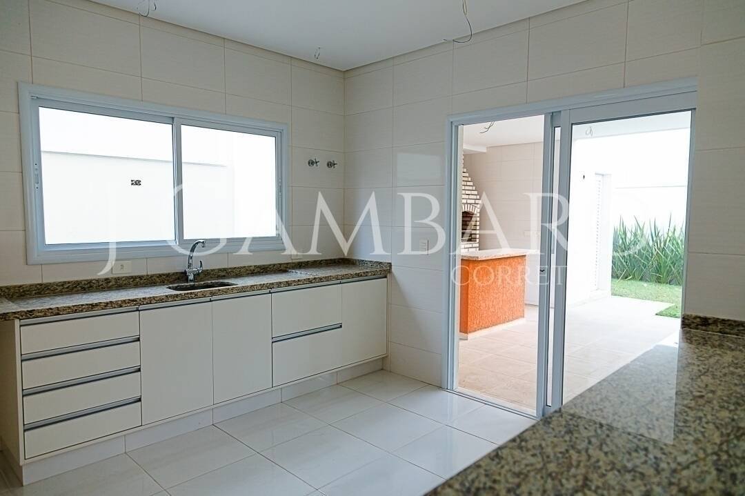 Casa à venda com 3 quartos, 300m² - Foto 9