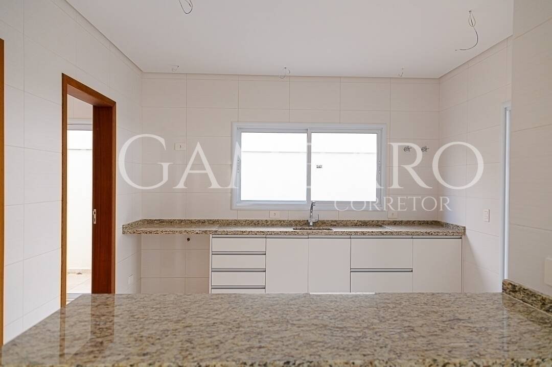 Casa à venda com 3 quartos, 300m² - Foto 8