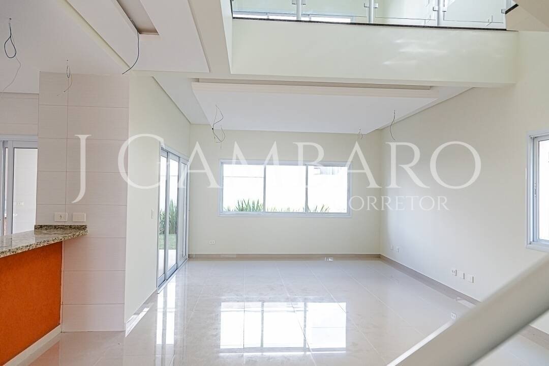 Casa à venda com 3 quartos, 300m² - Foto 2