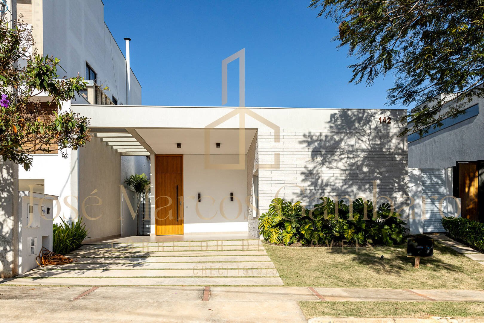 Casa de Condomínio à venda com 3 quartos, 360m² - Foto 2