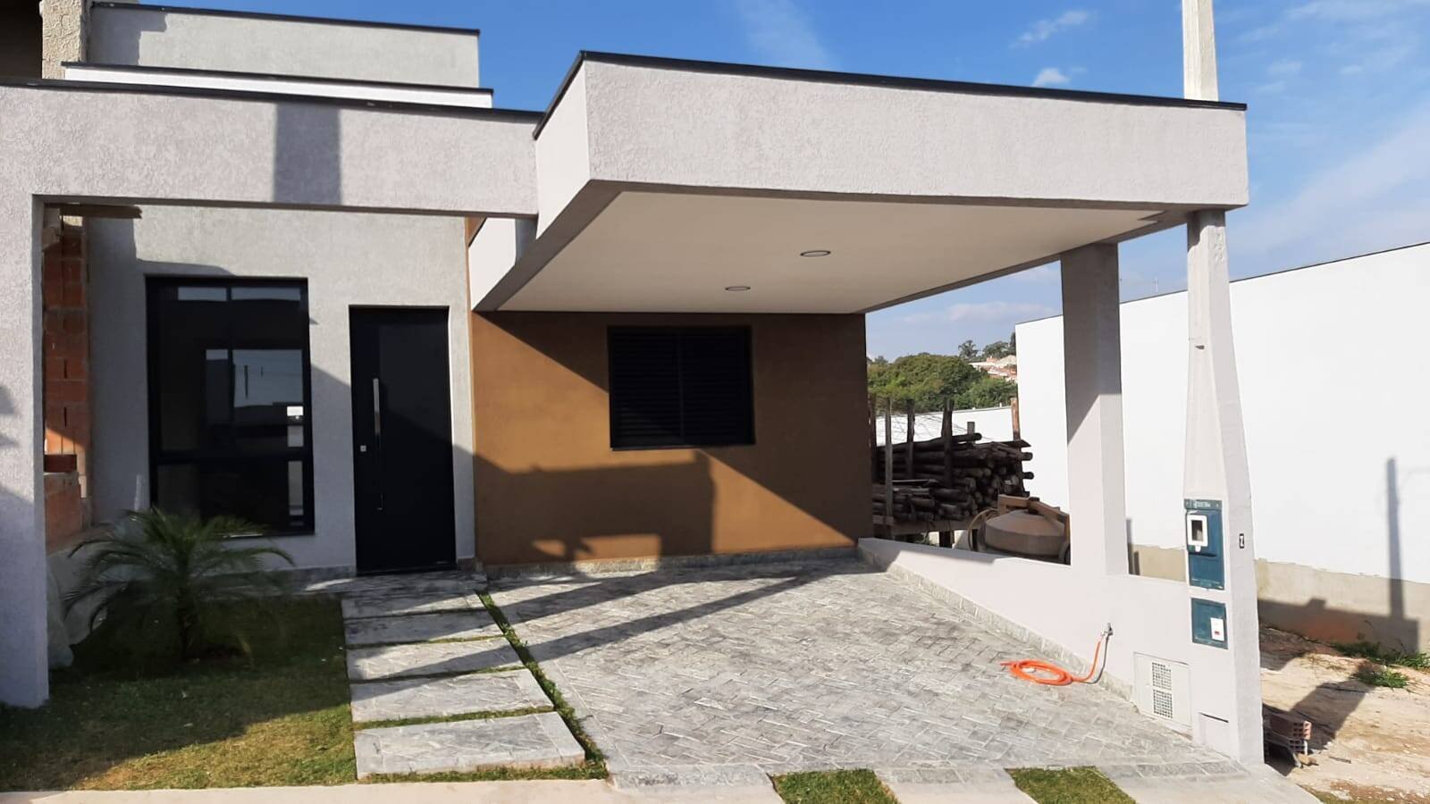 Casa à venda com 3 quartos, 154m² - Foto 1