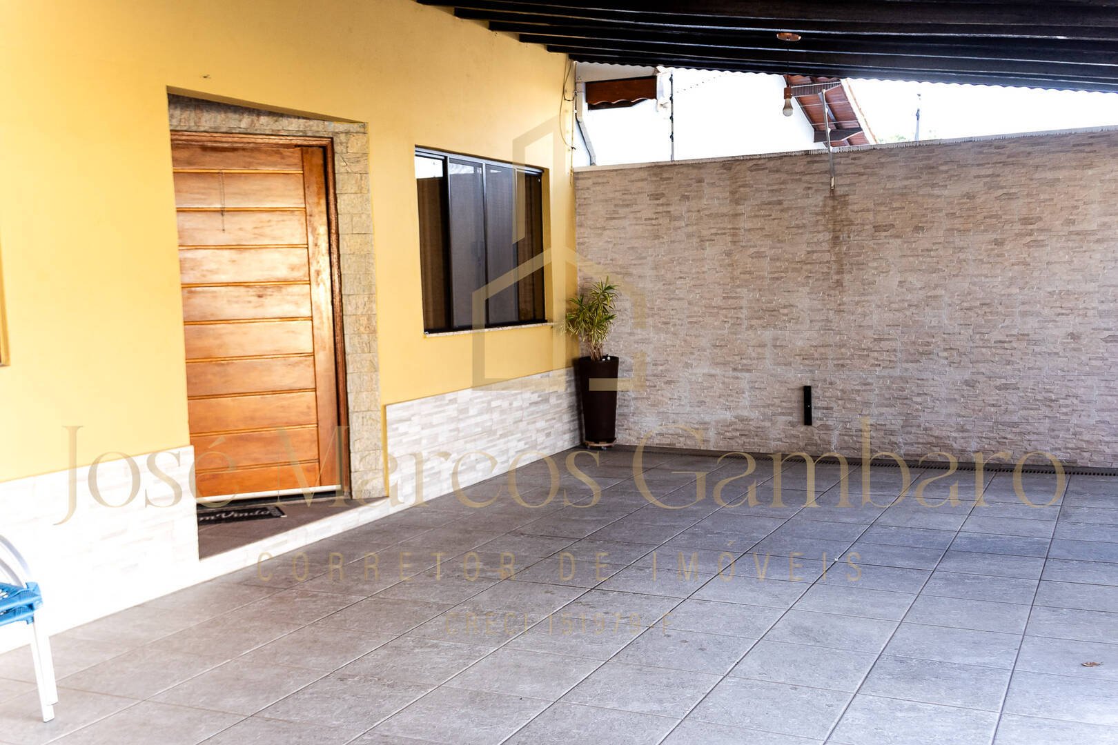 Casa à venda com 3 quartos, 250m² - Foto 1