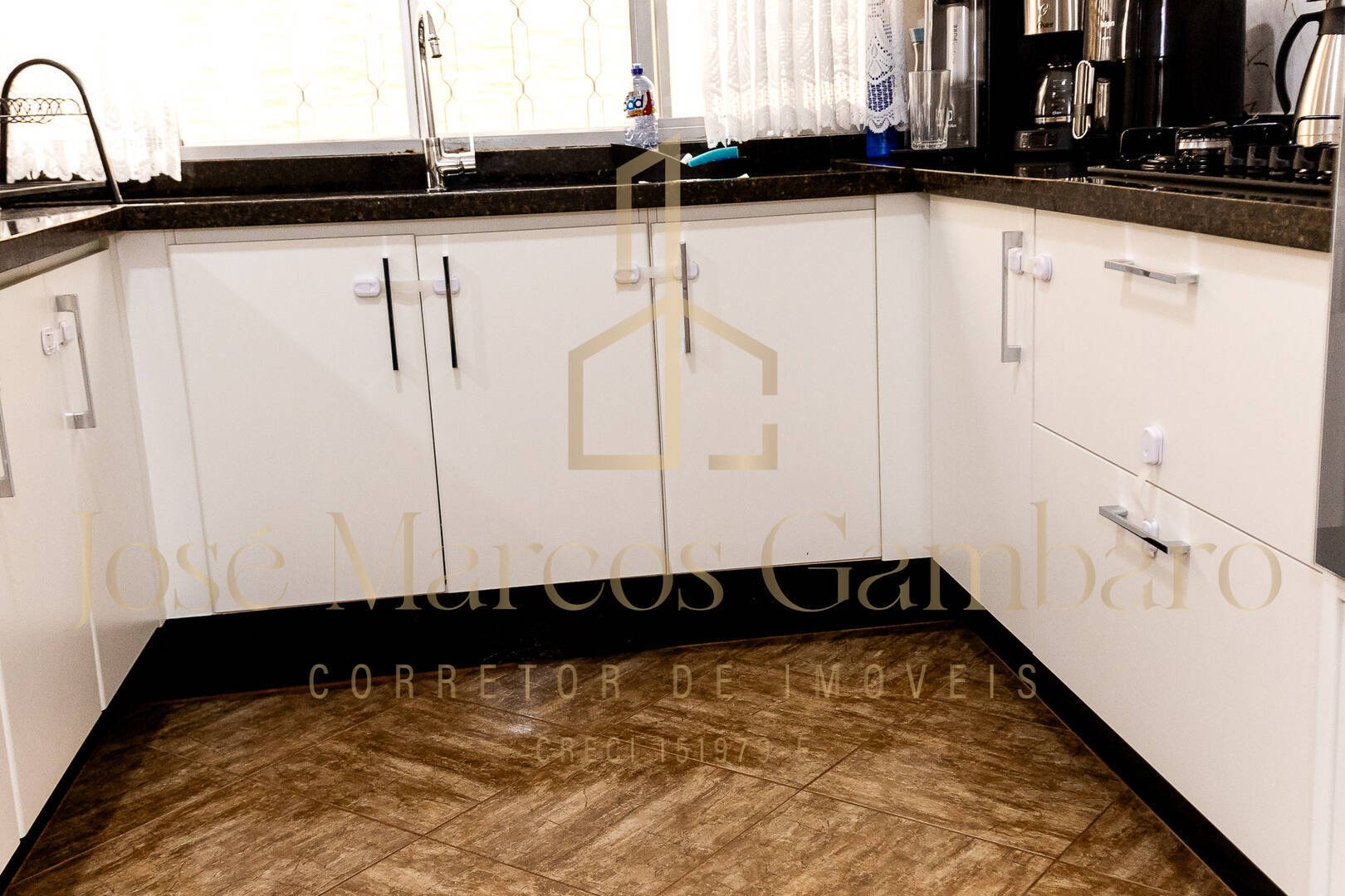 Casa à venda com 3 quartos, 250m² - Foto 32