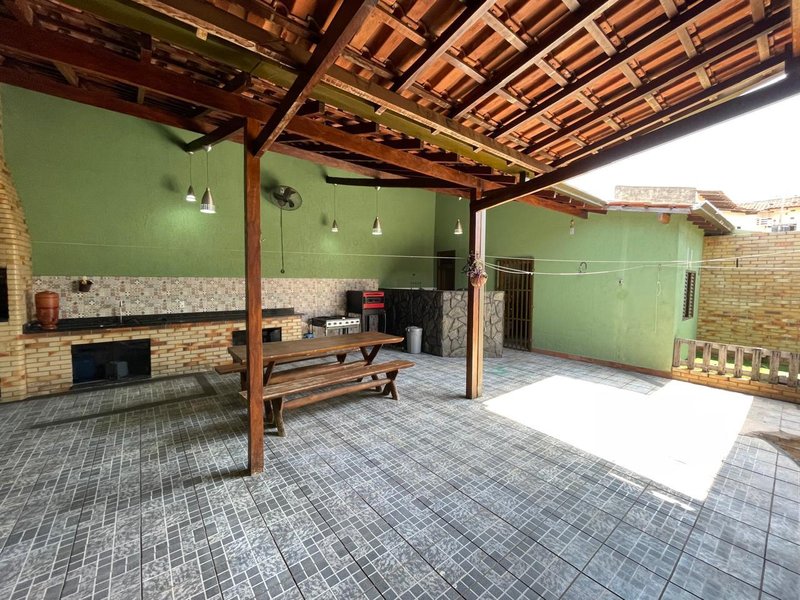 Casa com 3 Quartos à Venda na Avenida Imigrantes - Bairro Rio Madeira Av. Imigrantes Porto Velho - 