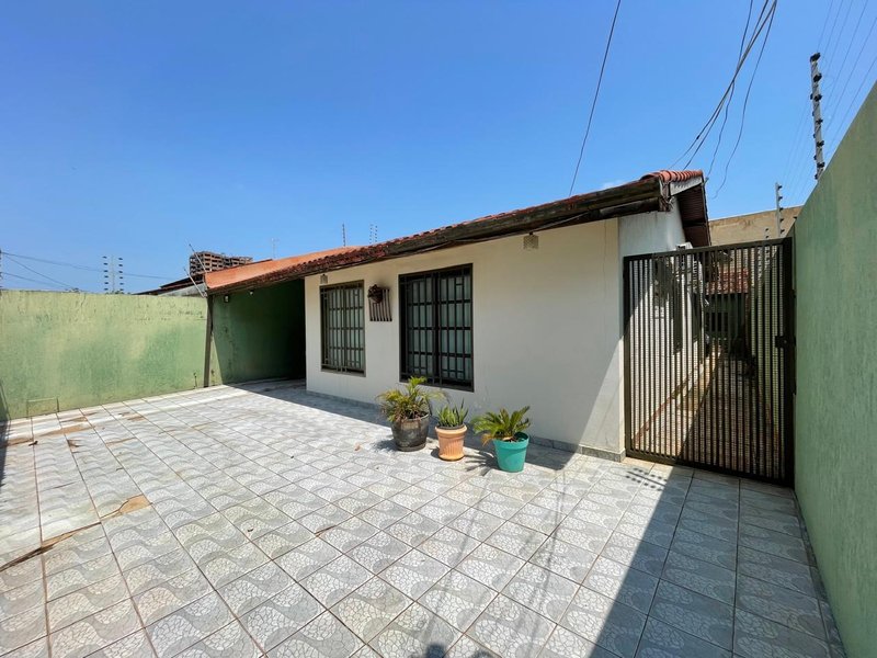 Casa com 3 Quartos à Venda na Avenida Imigrantes - Bairro Rio Madeira Av. Imigrantes Porto Velho - 