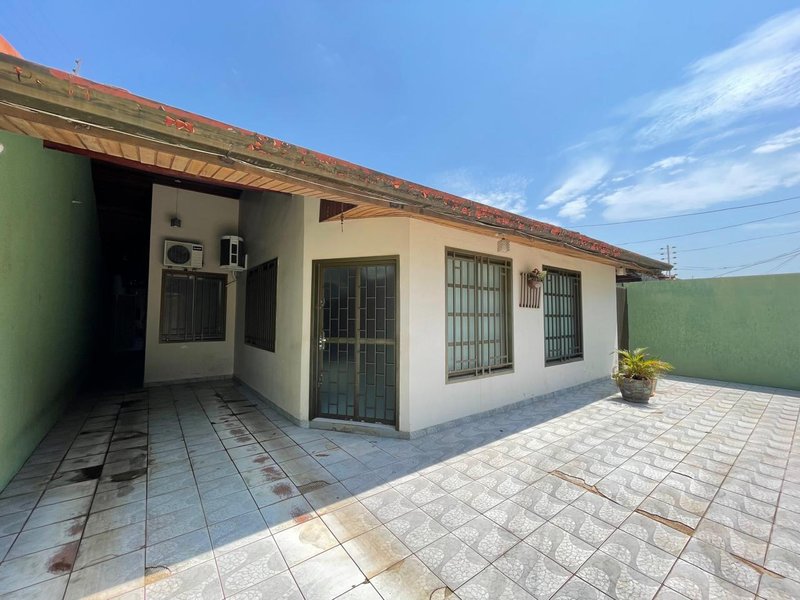 Casa com 3 Quartos à Venda na Avenida Imigrantes - Bairro Rio Madeira Av. Imigrantes Porto Velho - 