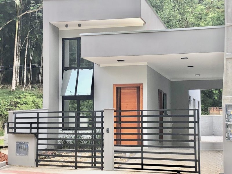 CASA COM 1 SUÍTE MAIS 2 DORMITÓRIOS NO LAGEADO BAIXO - Guabiruba - 