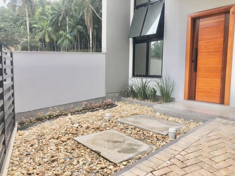 CASA COM 1 SUÍTE MAIS 2 DORMITÓRIOS NO LAGEADO BAIXO - Guabiruba - 