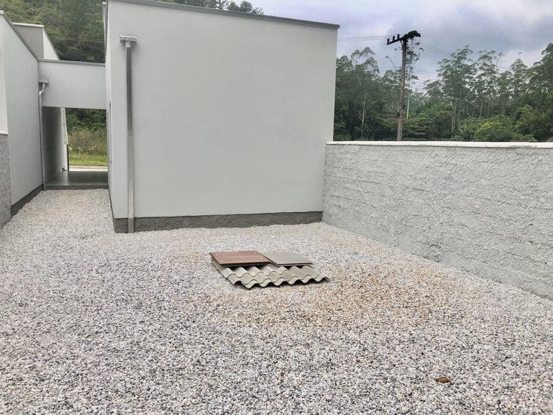 CASA COM 1 SUÍTE MAIS 2 DORMITÓRIOS NO LAGEADO BAIXO - Guabiruba - 