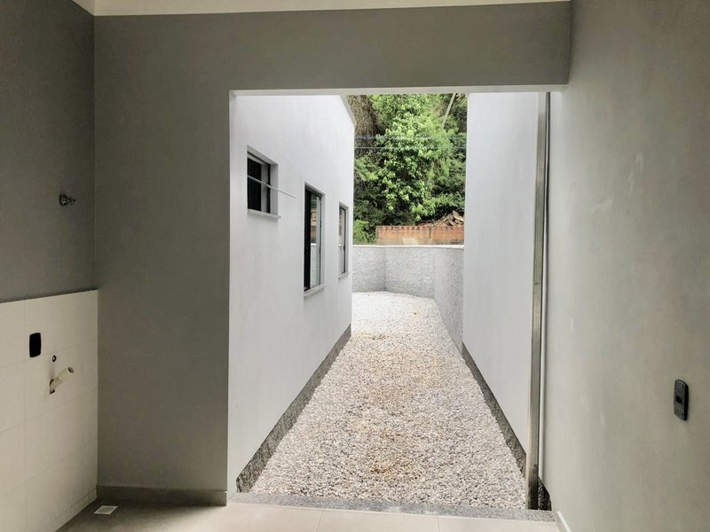 CASA COM 1 SUÍTE MAIS 2 DORMITÓRIOS NO LAGEADO BAIXO - Guabiruba - 