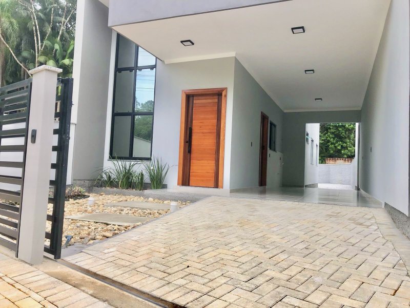 CASA COM 1 SUÍTE MAIS 2 DORMITÓRIOS NO LAGEADO BAIXO - Guabiruba - 