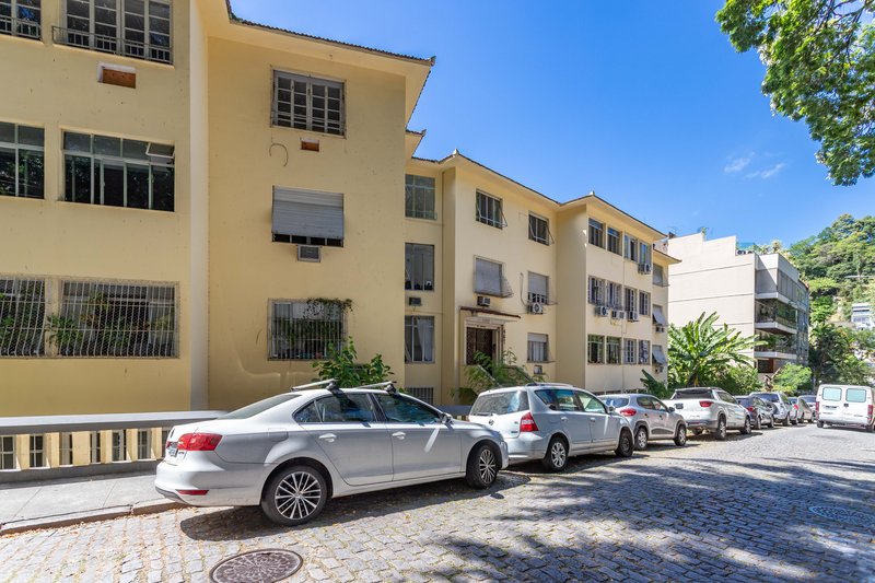 Quarto e sala com área externa! Rua Belisário Távora Rio de Janeiro - 