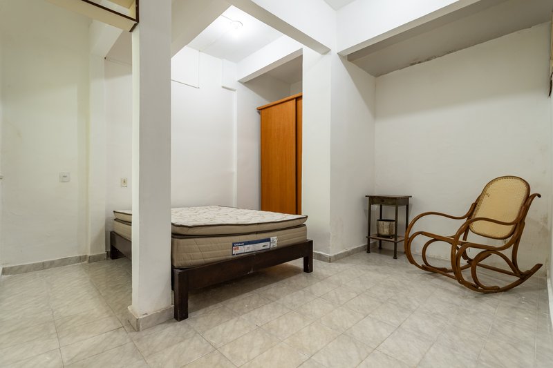 Quarto e sala com área externa! Rua Belisário Távora Rio de Janeiro - 