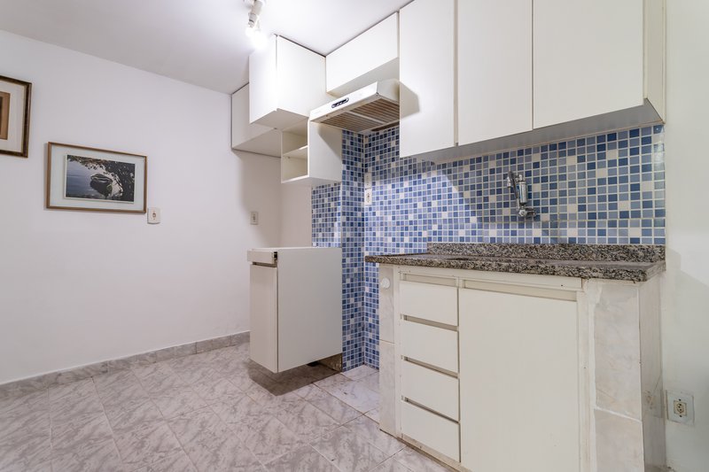 Quarto e sala com área externa! Rua Belisário Távora Rio de Janeiro - 
