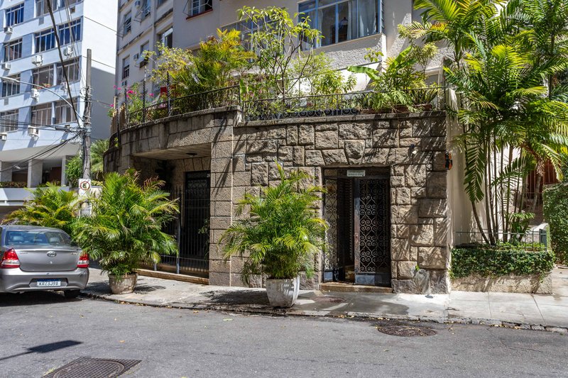 Quarto e sala com área externa! Rua Belisário Távora Rio de Janeiro - 