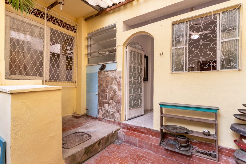 Quarto e sala com área externa! Rua Belisário Távora Rio de Janeiro - 