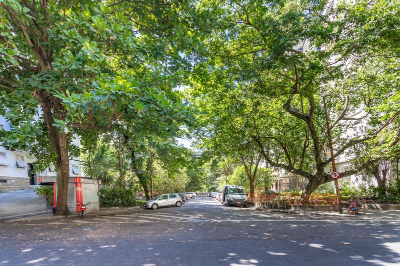 Quarto e sala com área externa! Rua Belisário Távora Rio de Janeiro - 