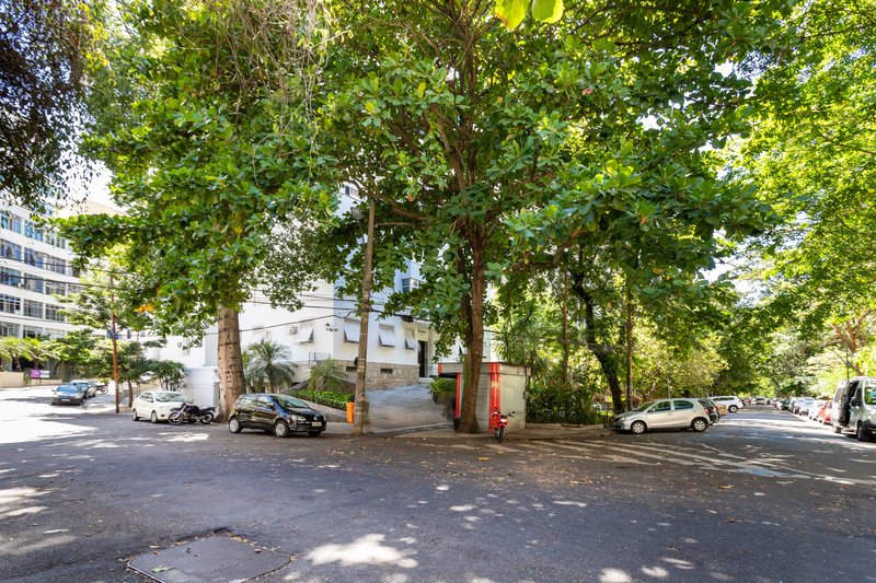 Quarto e sala com área externa! Rua Belisário Távora Rio de Janeiro - 