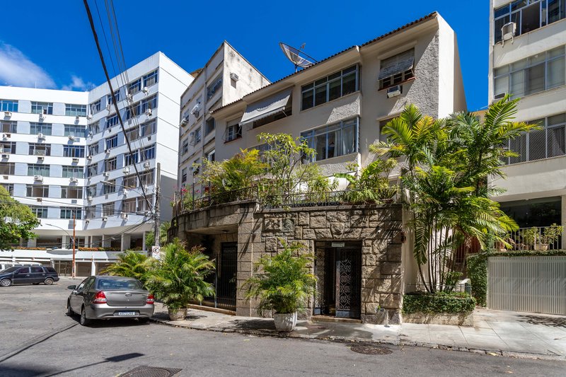 Quarto e sala com área externa! Rua Belisário Távora Rio de Janeiro - 