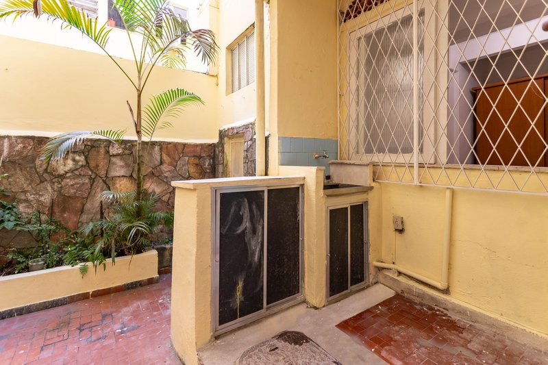 Quarto e sala com área externa! Rua Belisário Távora Rio de Janeiro - 