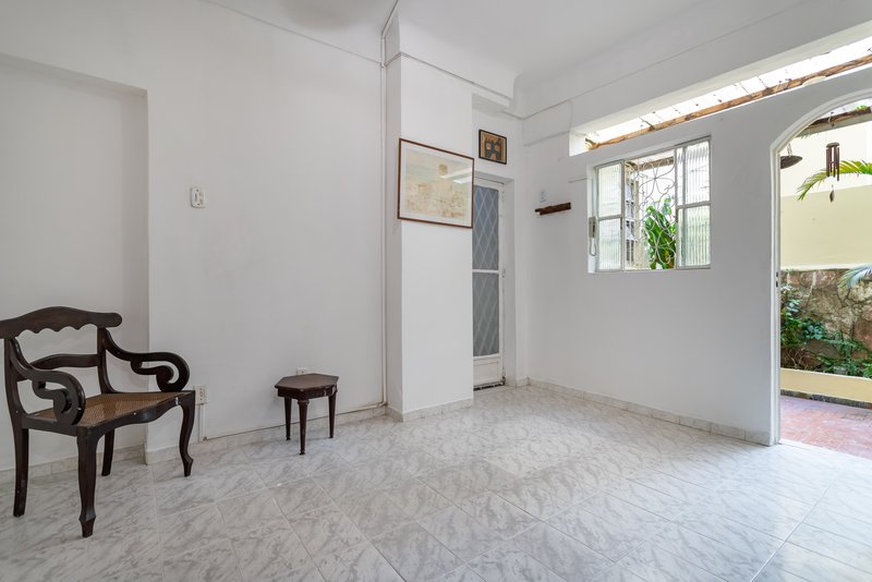 Quarto e sala com área externa! Rua Belisário Távora Rio de Janeiro - 