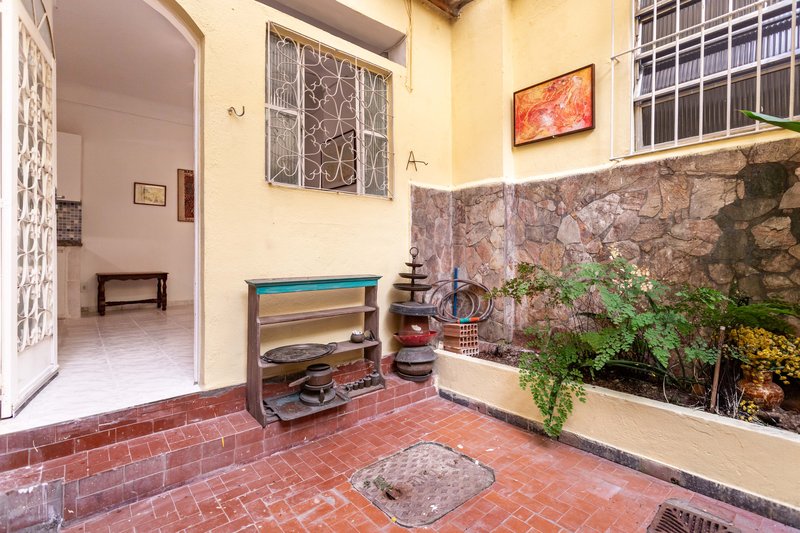 Quarto e sala com área externa! Rua Belisário Távora Rio de Janeiro - 