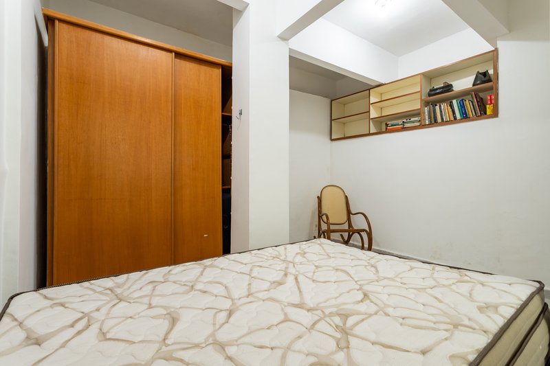 Quarto e sala com área externa! Rua Belisário Távora Rio de Janeiro - 