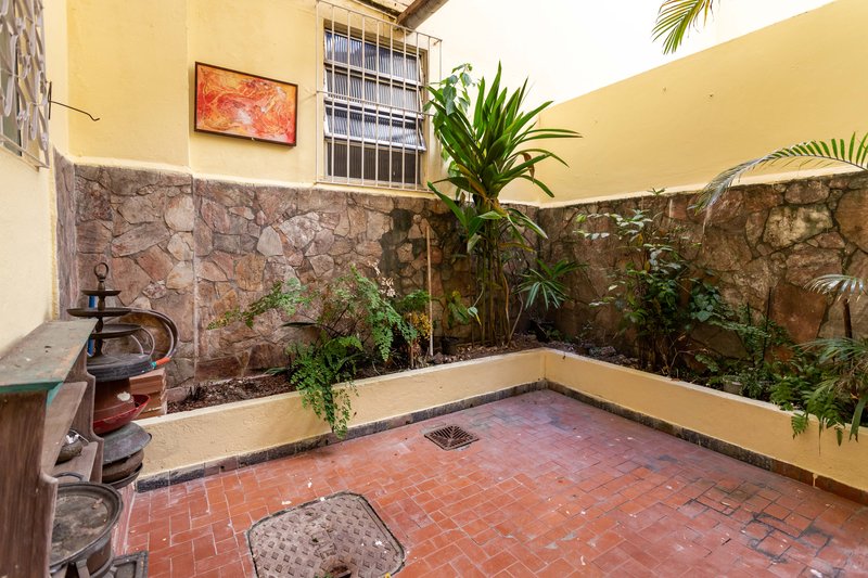 Quarto e sala com área externa! Rua Belisário Távora Rio de Janeiro - 
