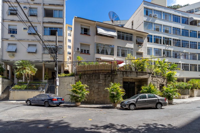 Quarto e sala com área externa! Rua Belisário Távora Rio de Janeiro - 