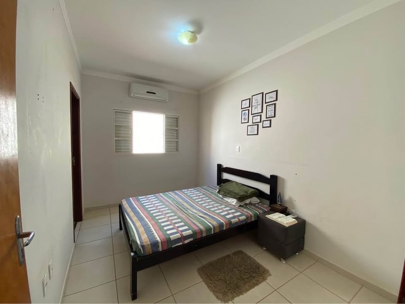 Casa 3 dormitórios sendo um suíte -Bairro São Lourenço-Limeira SP - Limeira - 