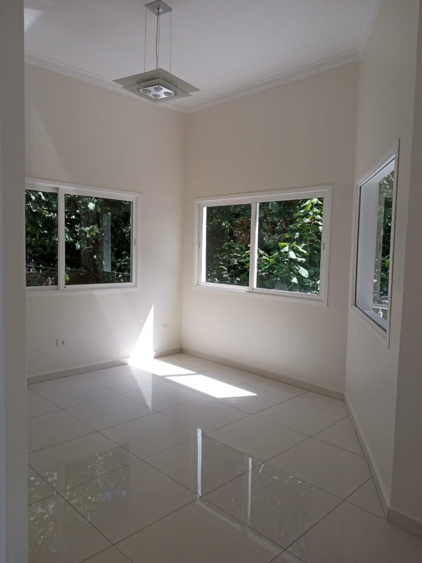 Residencial Tarumã com três dormitórios sendo uma Suíte - Santana de Parnaíba - 
