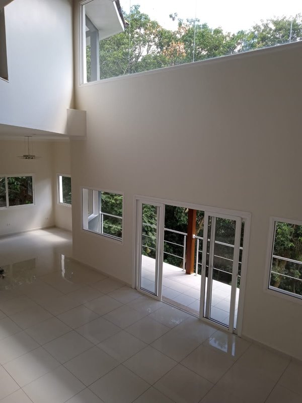 Residencial Tarumã com três dormitórios sendo uma Suíte - Santana de Parnaíba - 