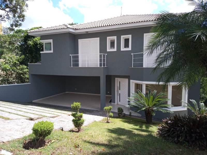 Residencial Tarumã com três dormitórios sendo uma Suíte - Santana de Parnaíba - 