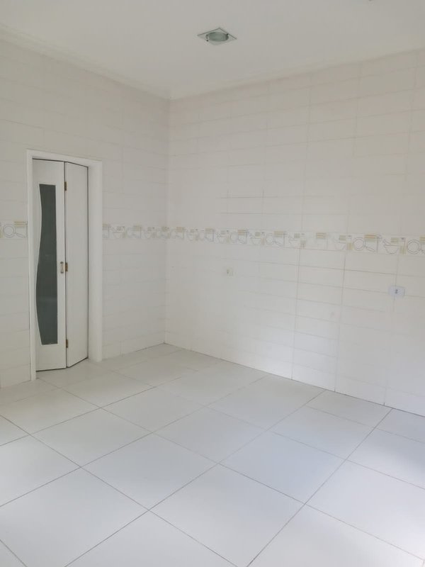Residencial Tarumã com três dormitórios sendo uma Suíte - Santana de Parnaíba - 