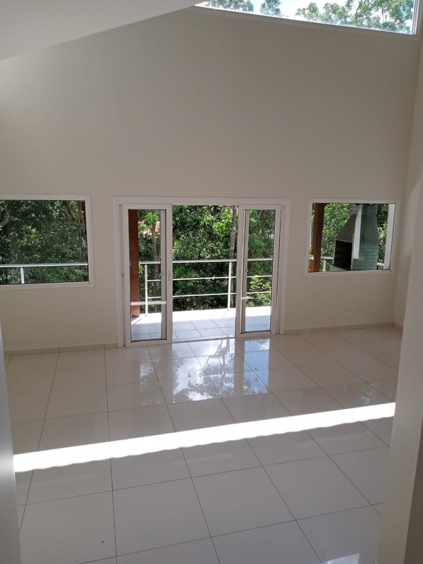 Residencial Tarumã com três dormitórios sendo uma Suíte - Santana de Parnaíba - 