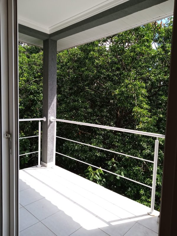 Residencial Tarumã com três dormitórios sendo uma Suíte - Santana de Parnaíba - 