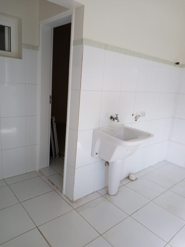 Residencial Tarumã com três dormitórios sendo uma Suíte - Santana de Parnaíba - 