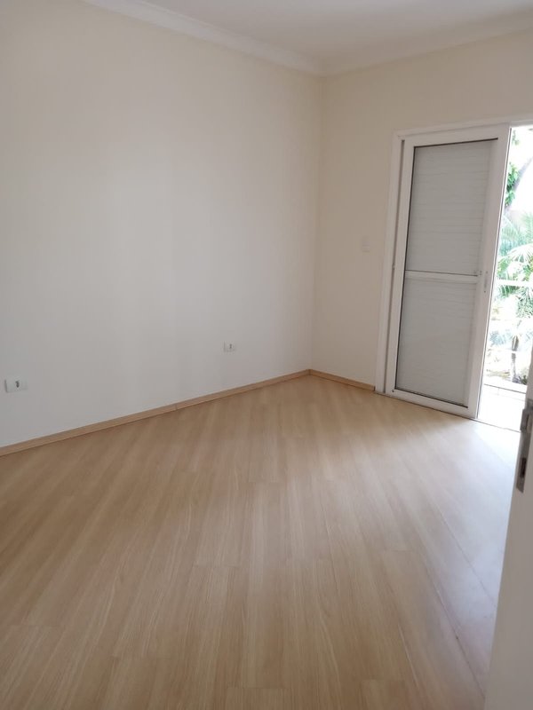 Residencial Tarumã com três dormitórios sendo uma Suíte - Santana de Parnaíba - 